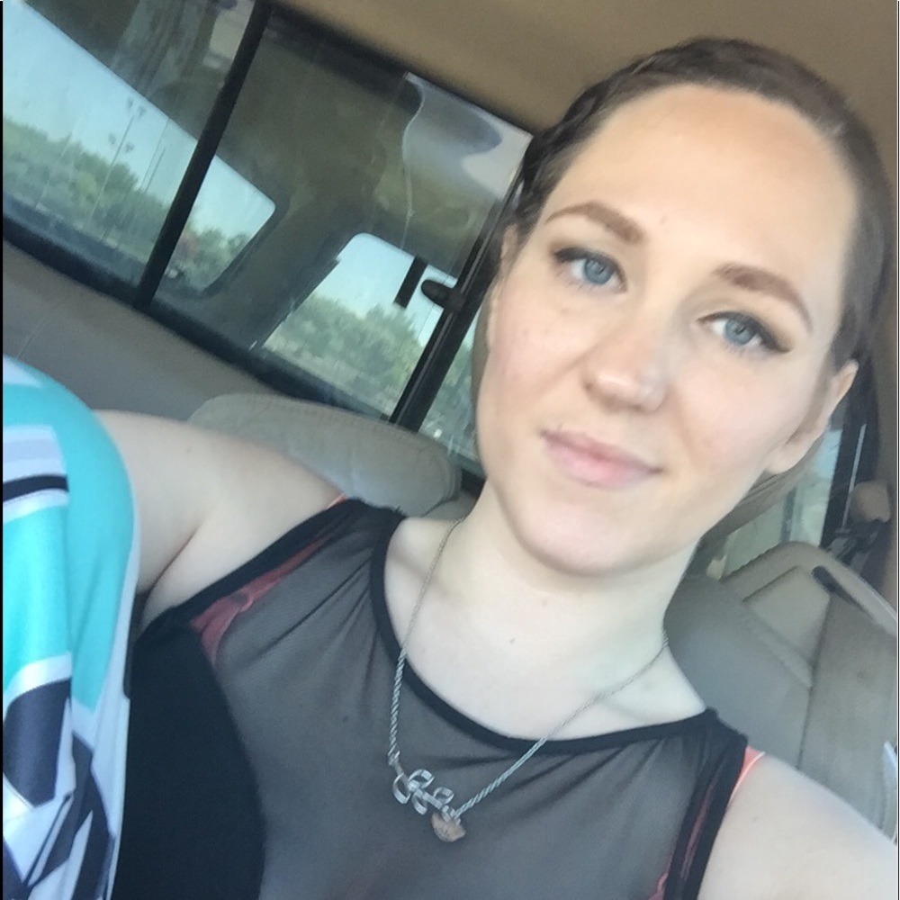 Meet your Posher, Sonya Oberto